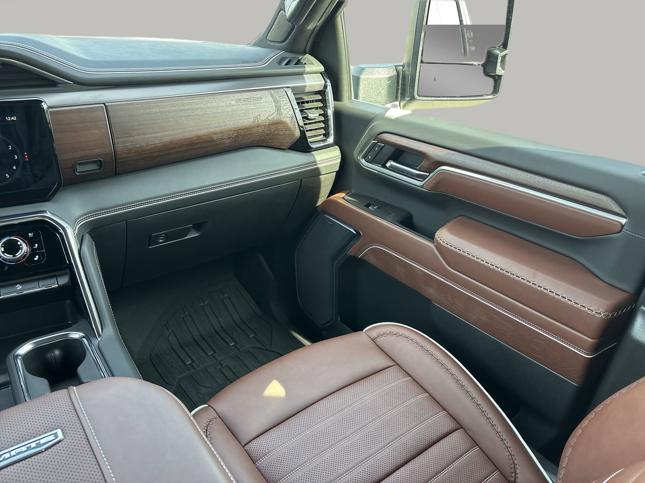 Used 2025 GMC Sierra 2500 Denali Ultimate image 16