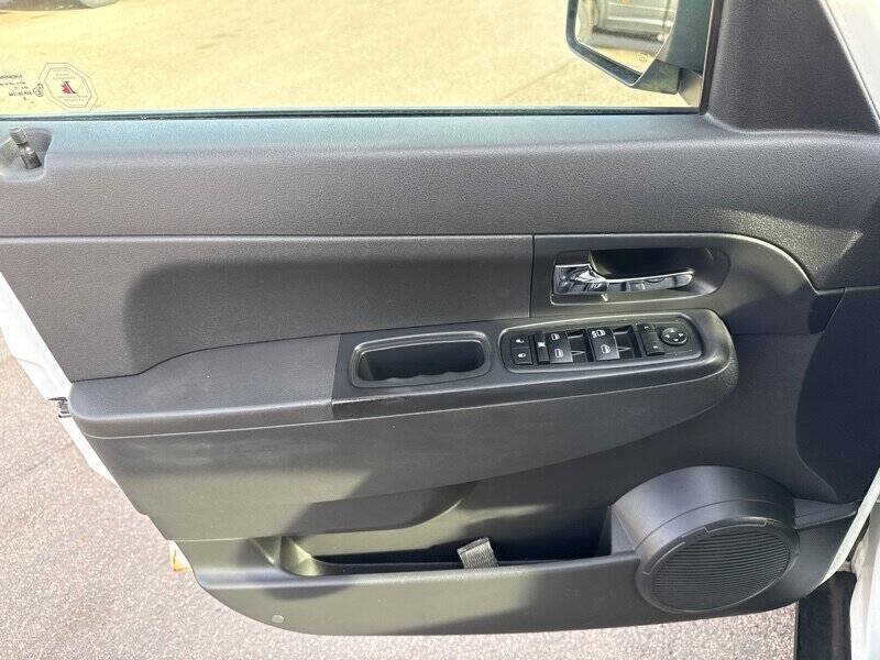 Used 2011 Jeep Liberty Sport AWD/4WD image 9