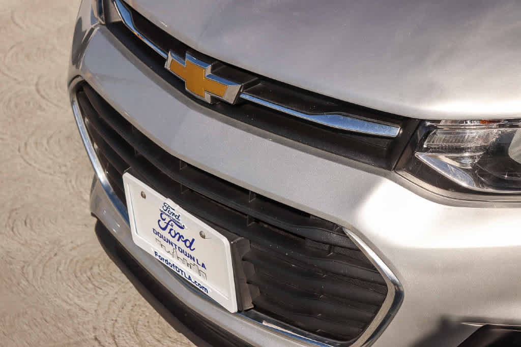 Used 2022 Chevrolet Trax LS w/ Tint and Cruise Package FWD image 6