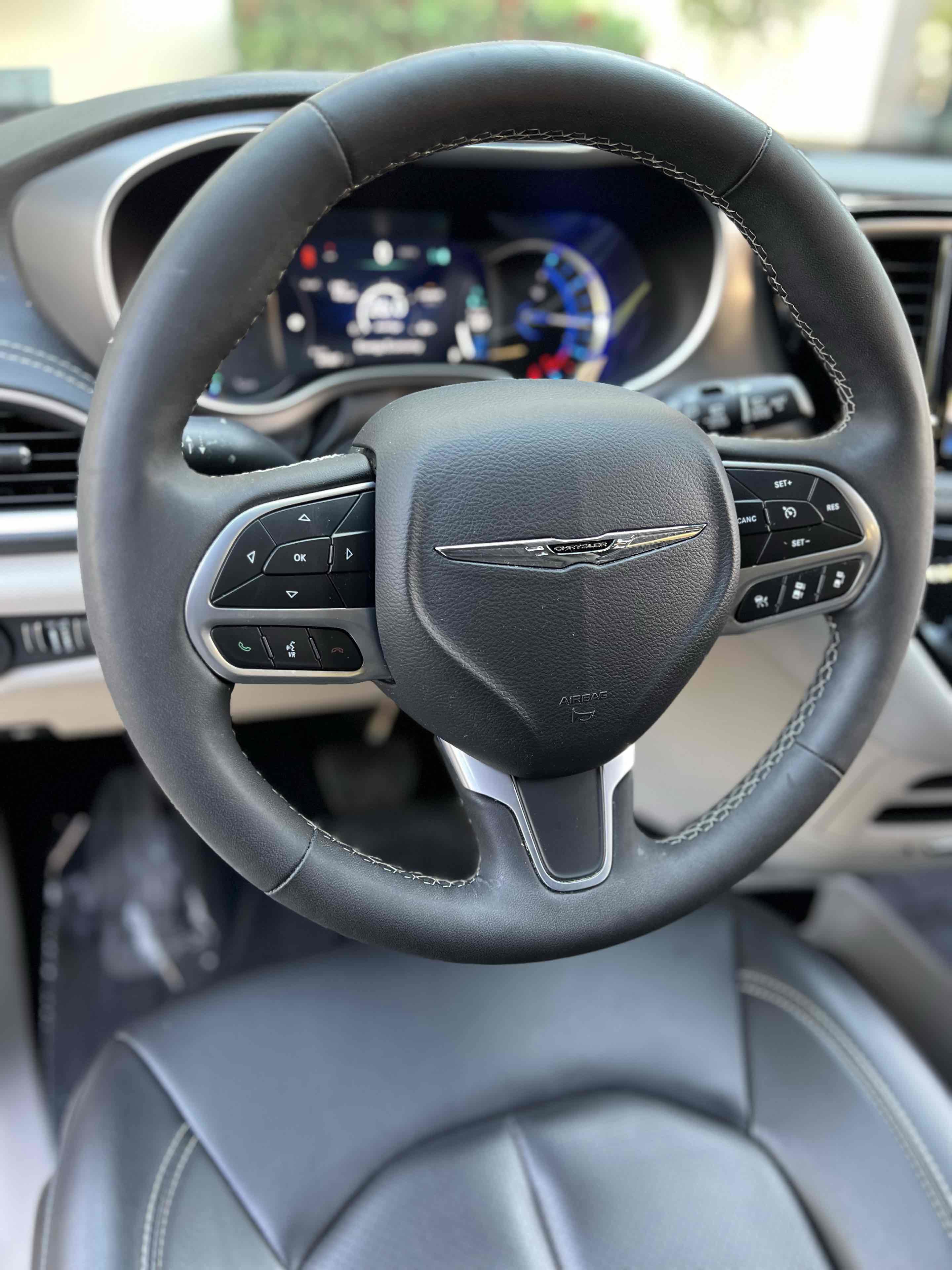 Used 2023 Chrysler Pacifica Touring-L FWD image 39