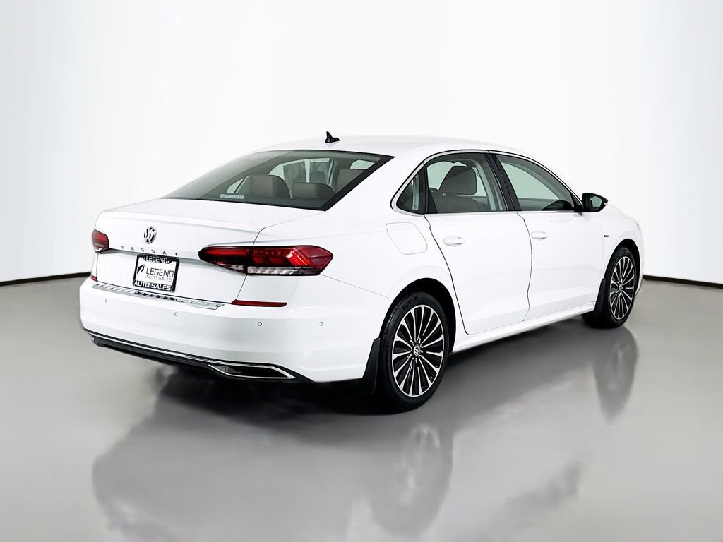 Used 2022 Volkswagen Passat 2.0T FWD image 4
