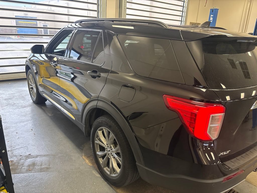 Used 2023 Ford Explorer XLT w/ Equipment Group 202A AWD/4WD image 6