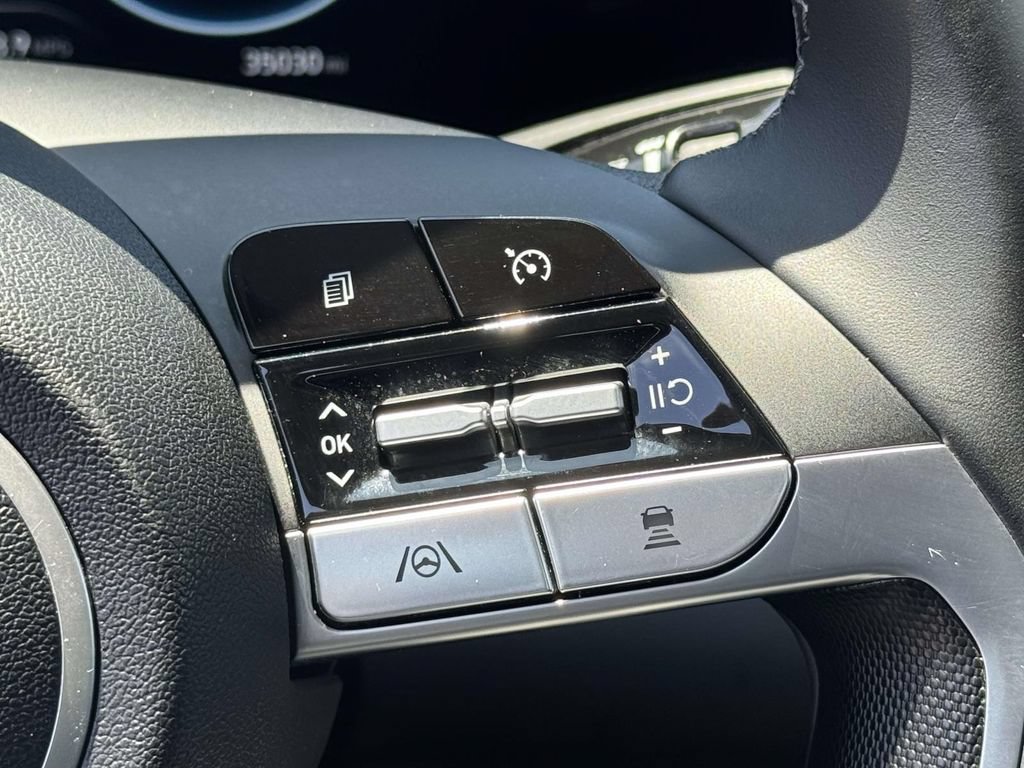 Certified 2023 Hyundai Elantra Limited FWD image 23