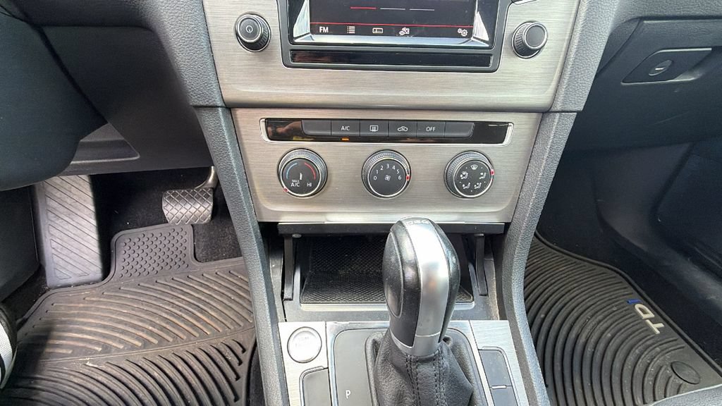 Used 2015 Volkswagen Golf TDI S FWD image 20