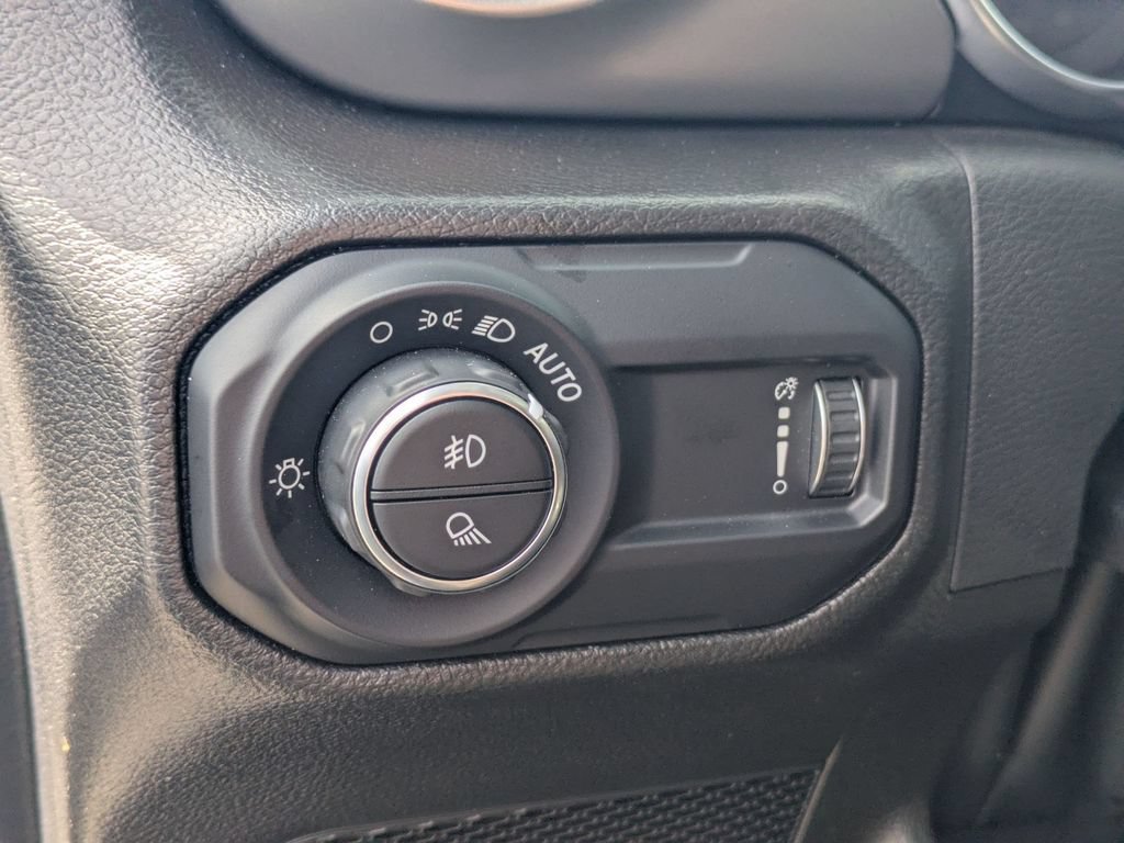 Used 2023 Jeep Gladiator Sport AWD/4WD image 12