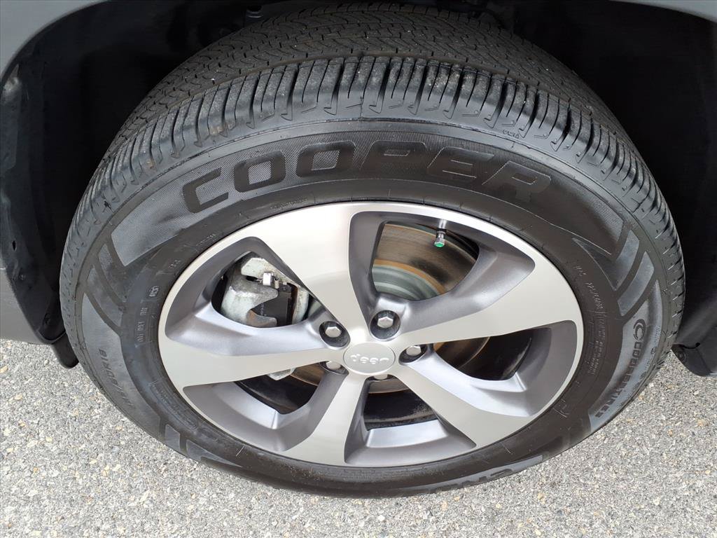 Used 2022 Jeep Cherokee Limited AWD/4WD image 10