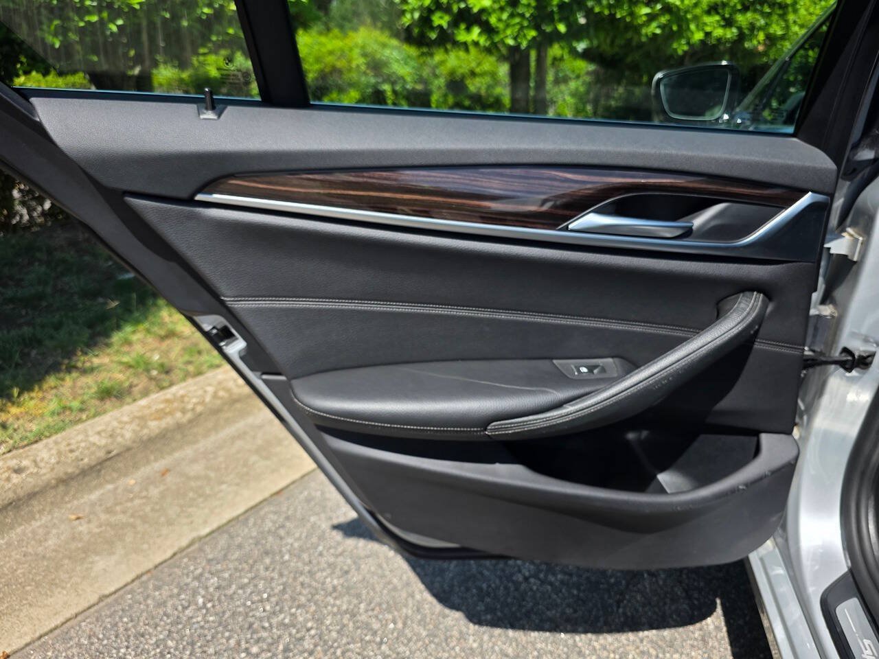 Used 2017 BMW 530i RWD image 31