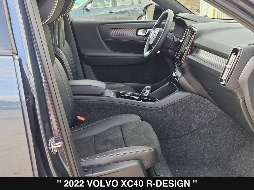 Used 2022 Volvo XC40 T5 R-Design w/ Climate Package image 28