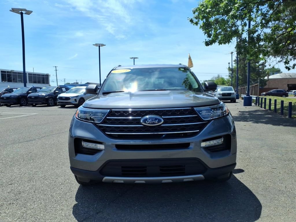 Used 2024 Ford Explorer XLT w/ Equipment Group 202A AWD/4WD image 3
