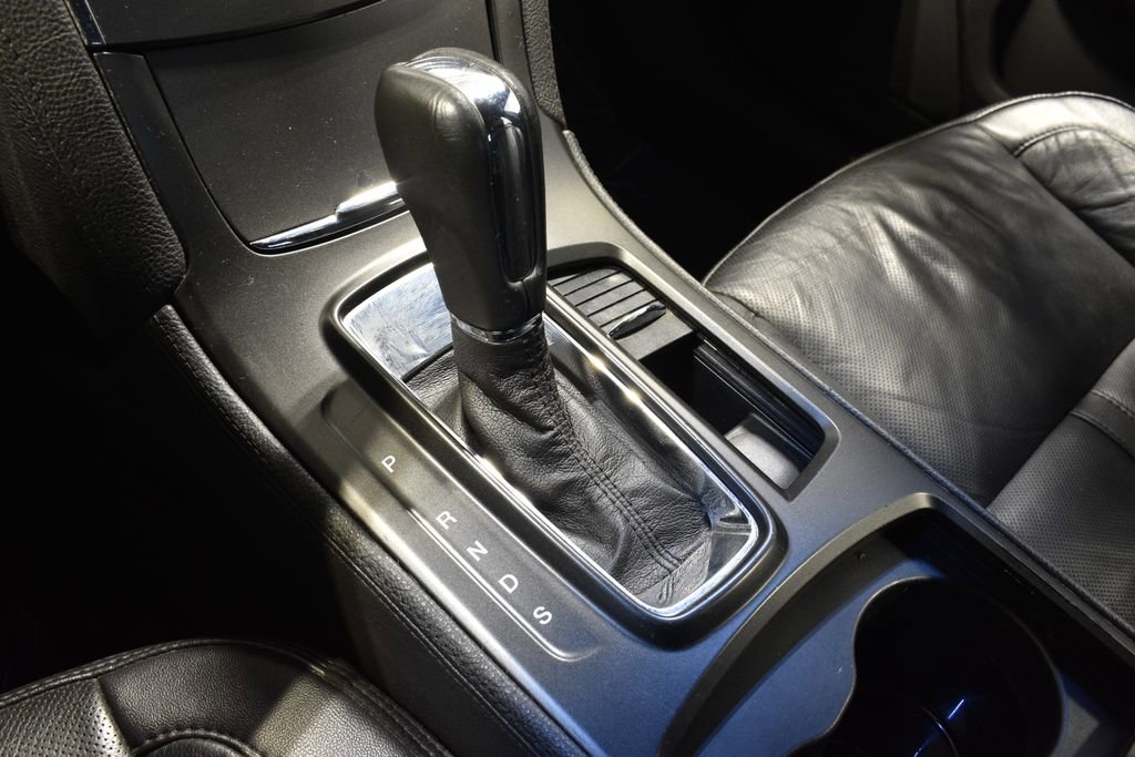 Used 2014 Lincoln MKS image 25