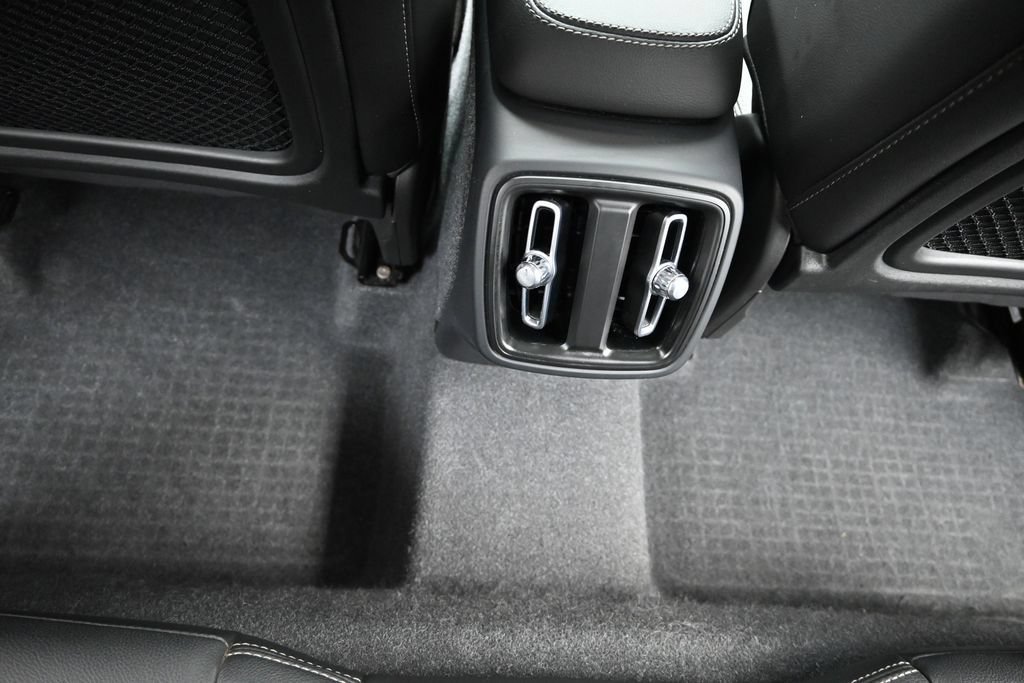 Used 2024 Volvo XC40 B5 Plus w/ Protection Package Premier AWD/4WD image 12