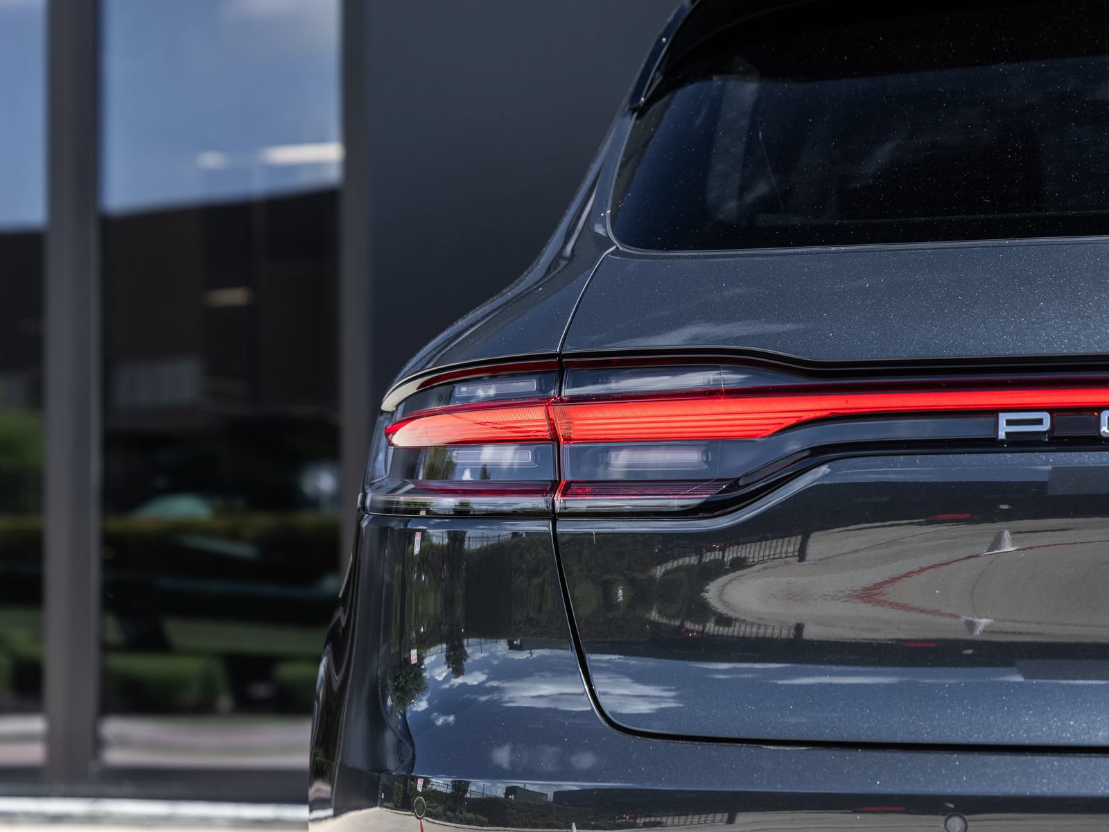 Certified 2024 Porsche Macan S AWD/4WD image 14