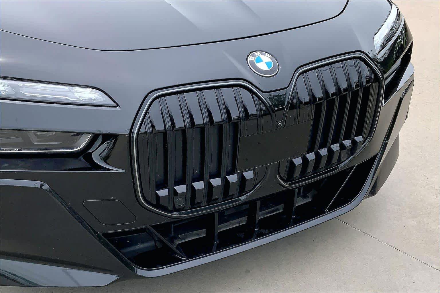 Certified 2024 BMW 760i xDrive w/ Executive Package AWD/4WD image 28