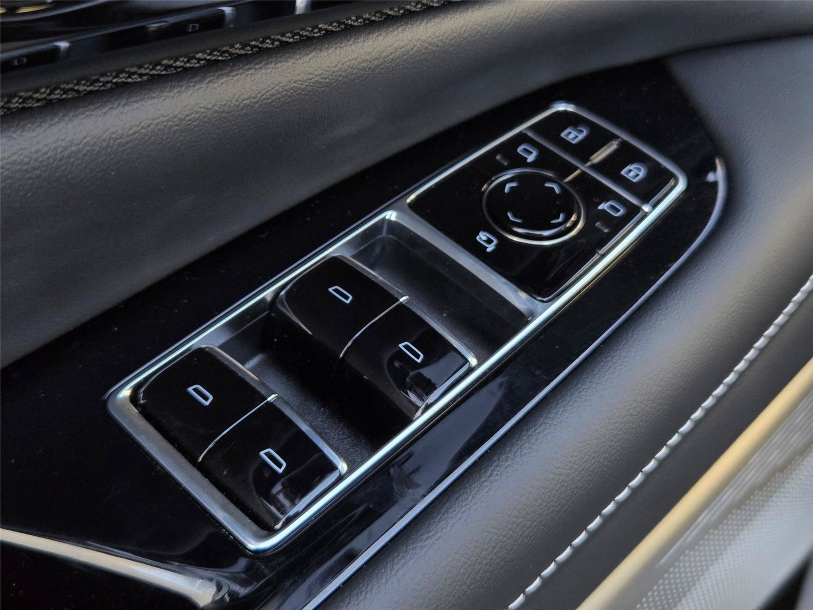 New 2026 Cadillac Optiq V w/ Magnus Launch Edition AWD/4WD image 26