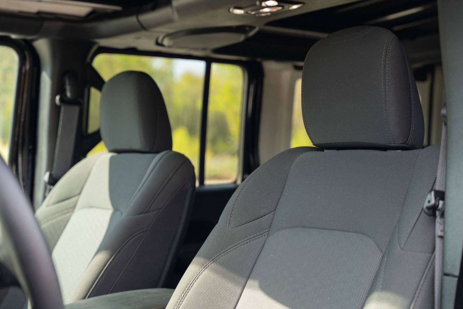 Used 2023 Jeep Wrangler Unlimited w/ Sun & Screen Package image 28