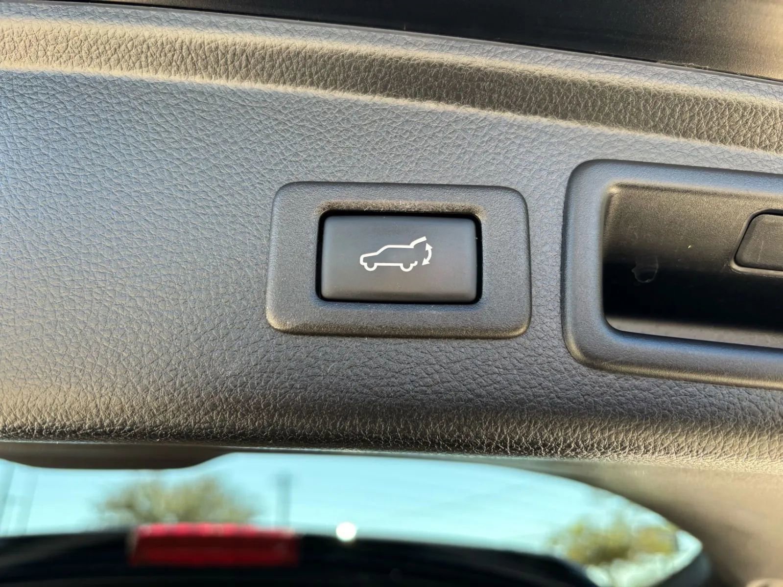 Used 2017 Subaru Forester 2.5i Limited AWD/4WD image 8