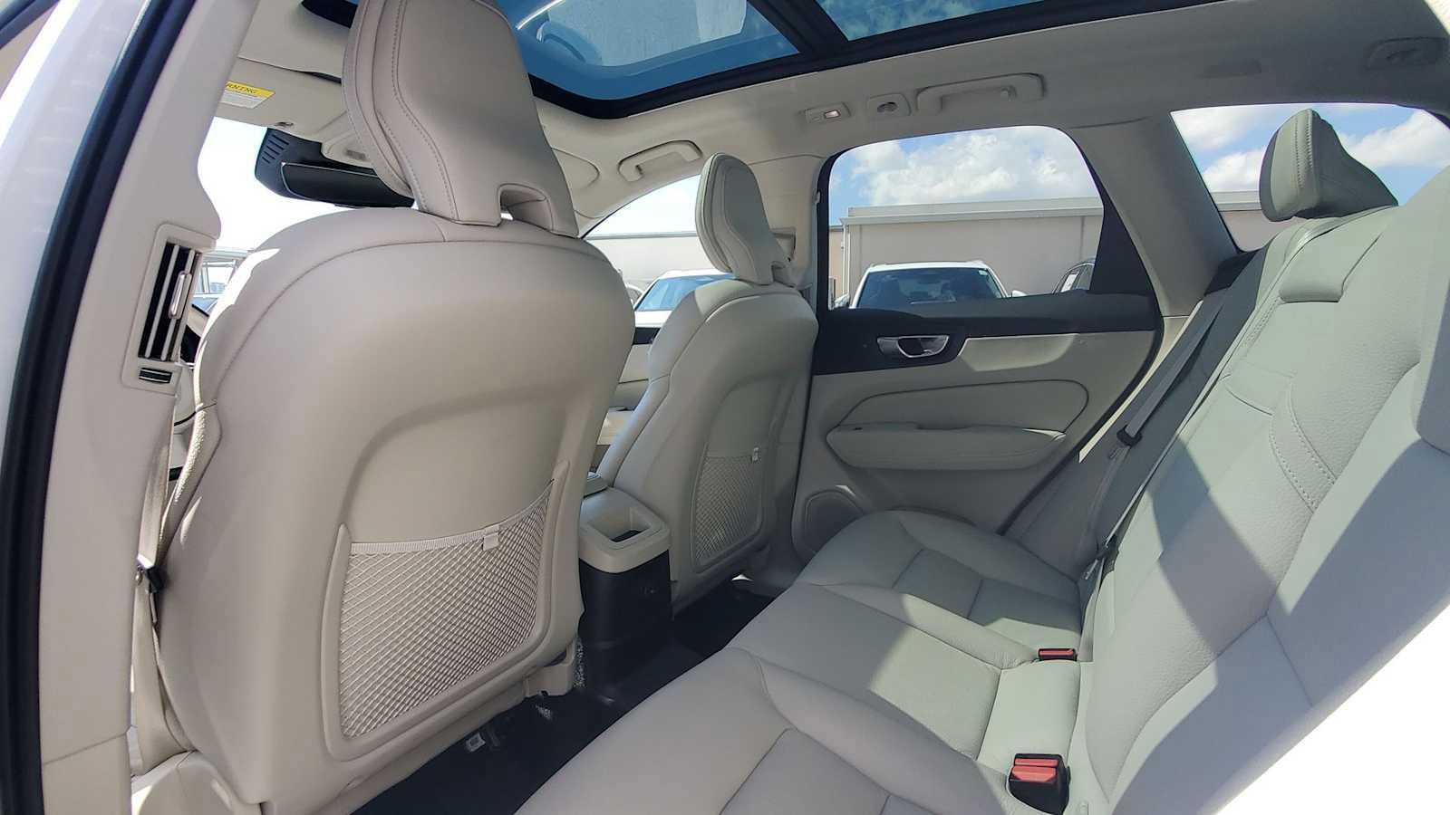 Used 2022 Volvo XC60 T8 Inscription Expression w/ Advanced Package image 18