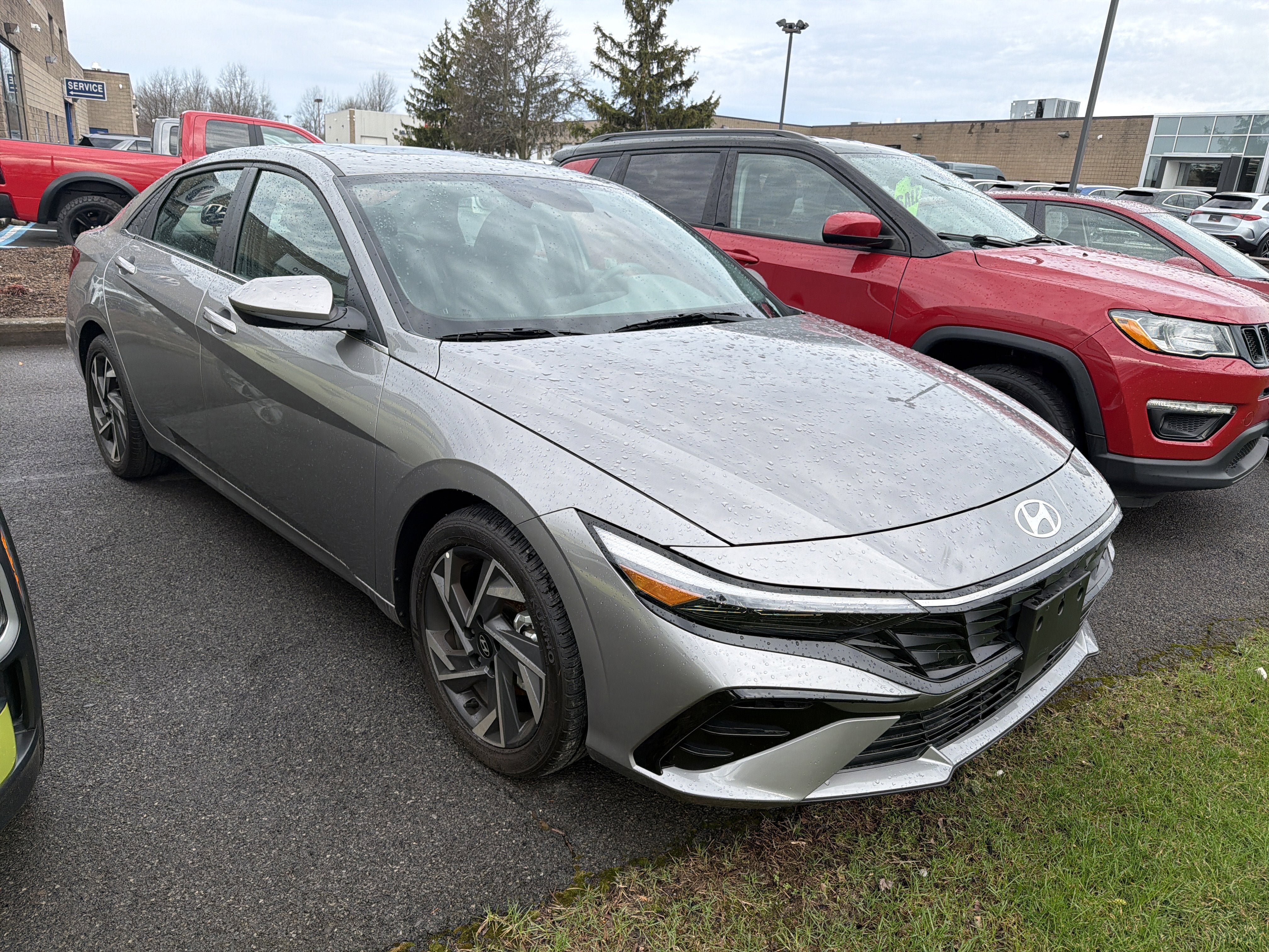 Used 2024 Hyundai Elantra SEL w/ Convenience Package FWD image 2