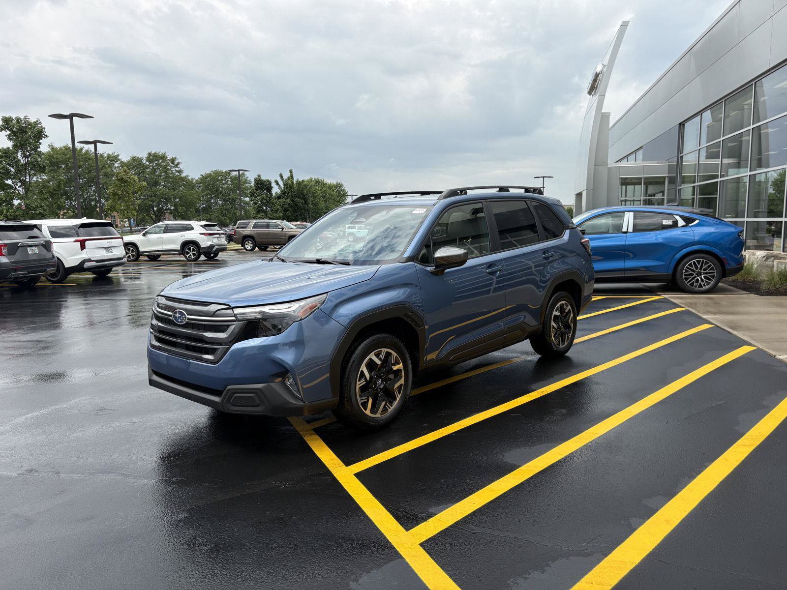 Used 2025 Subaru Forester Premium AWD/4WD image 3
