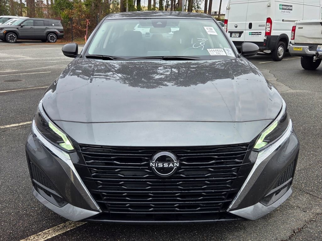 Used 2025 Nissan Altima 2.5 SV image 2