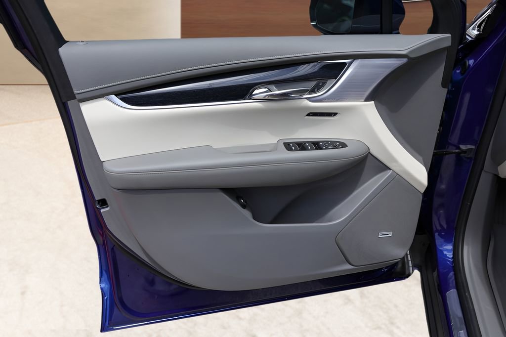 Certified 2025 Cadillac XT6 Premium Luxury w/ Technology Package FWD image 25