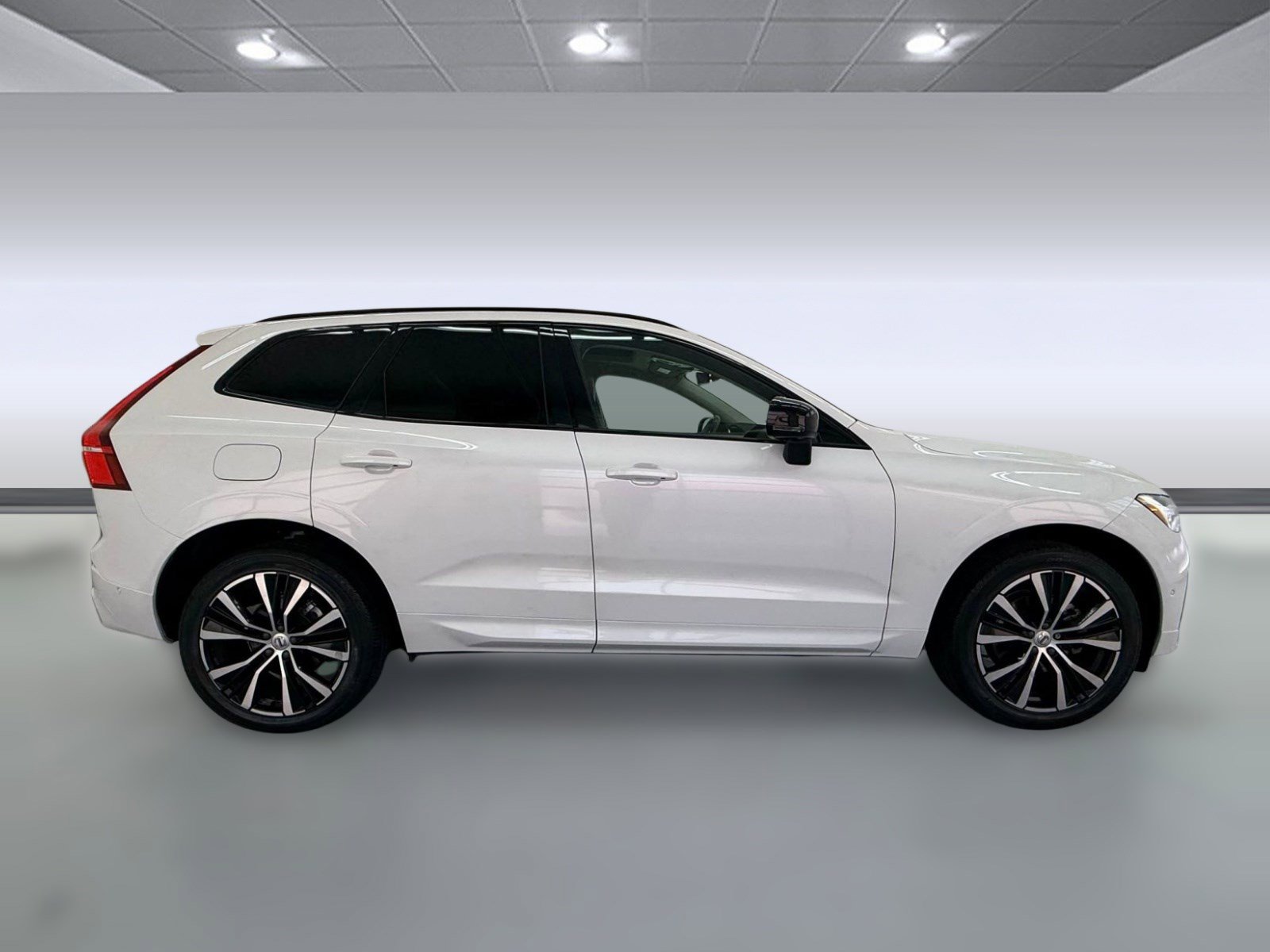 Used 2024 Volvo XC60 B5 Plus w/ Protection Package Premier image 7