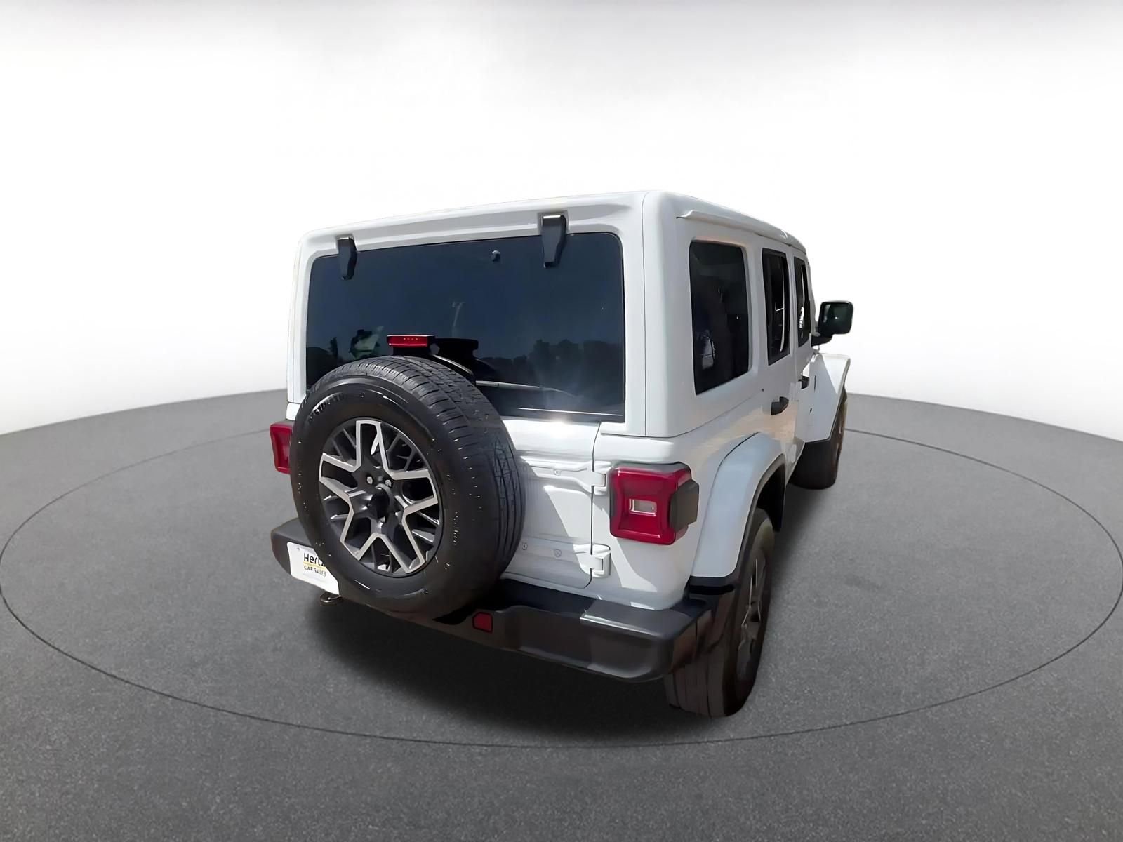 Used 2025 Jeep Wrangler Unlimited Sahara AWD/4WD image 16