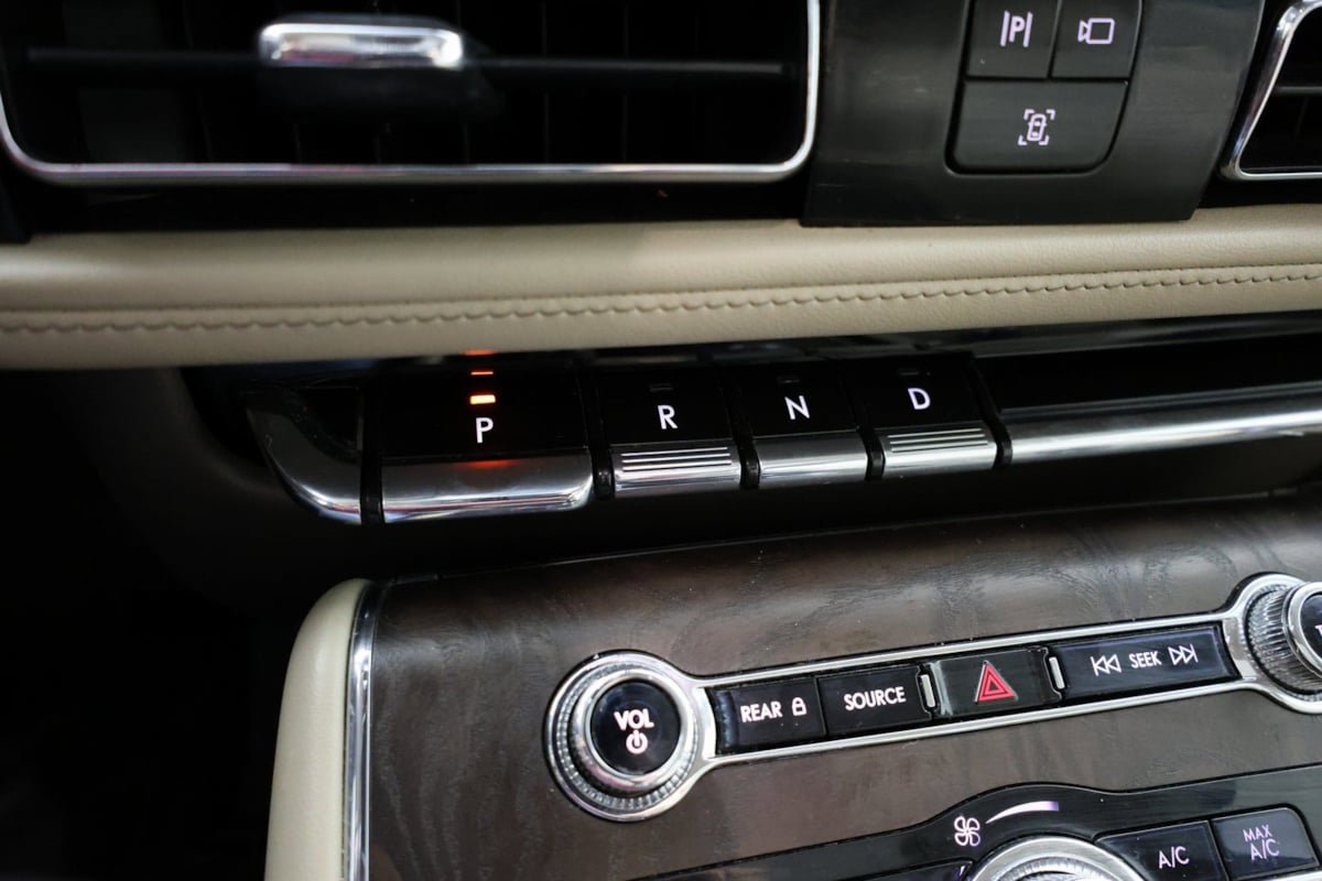Used 2021 Lincoln Aviator Reserve w/ Class IV Trailer Tow Package AWD/4WD image 6