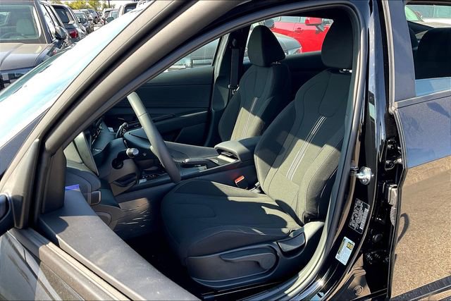 Certified 2025 Hyundai Elantra Sport image 9