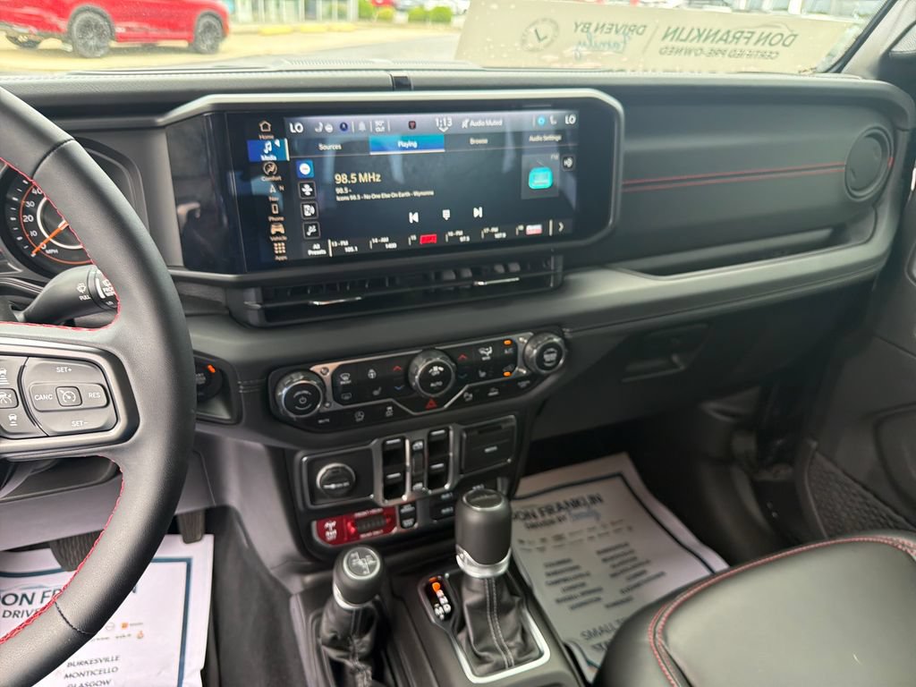 Used 2024 Jeep Gladiator Rubicon AWD/4WD image 20