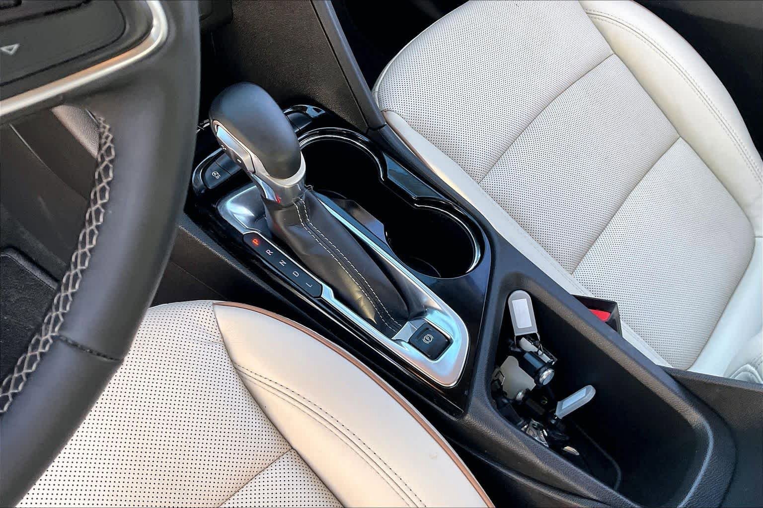 Used 2025 Buick Encore GX Avenir w/ Avenir Technology Package FWD image 17