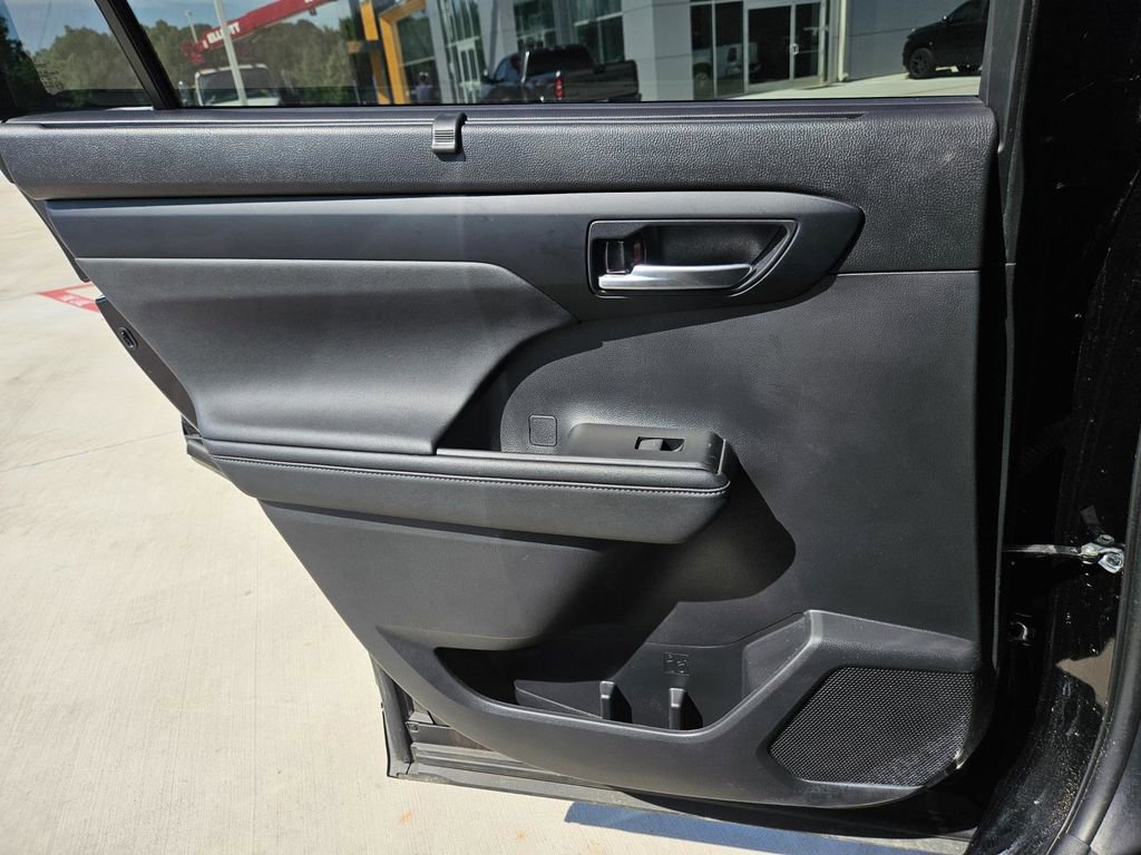 Used 2023 Toyota Highlander XSE FWD image 29
