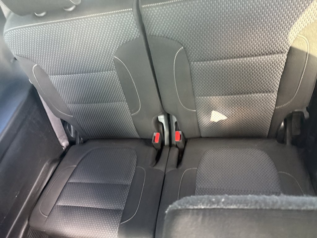 Used 2022 GMC Acadia SLE w/ Driver Convenience Package FWD image 30