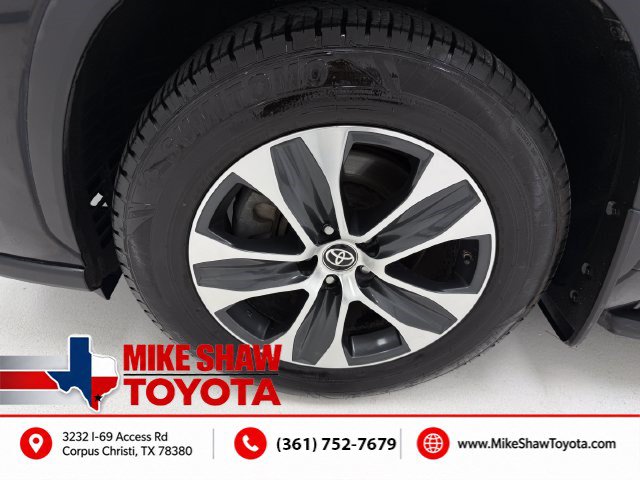 Used 2024 Toyota Highlander XLE FWD image 7