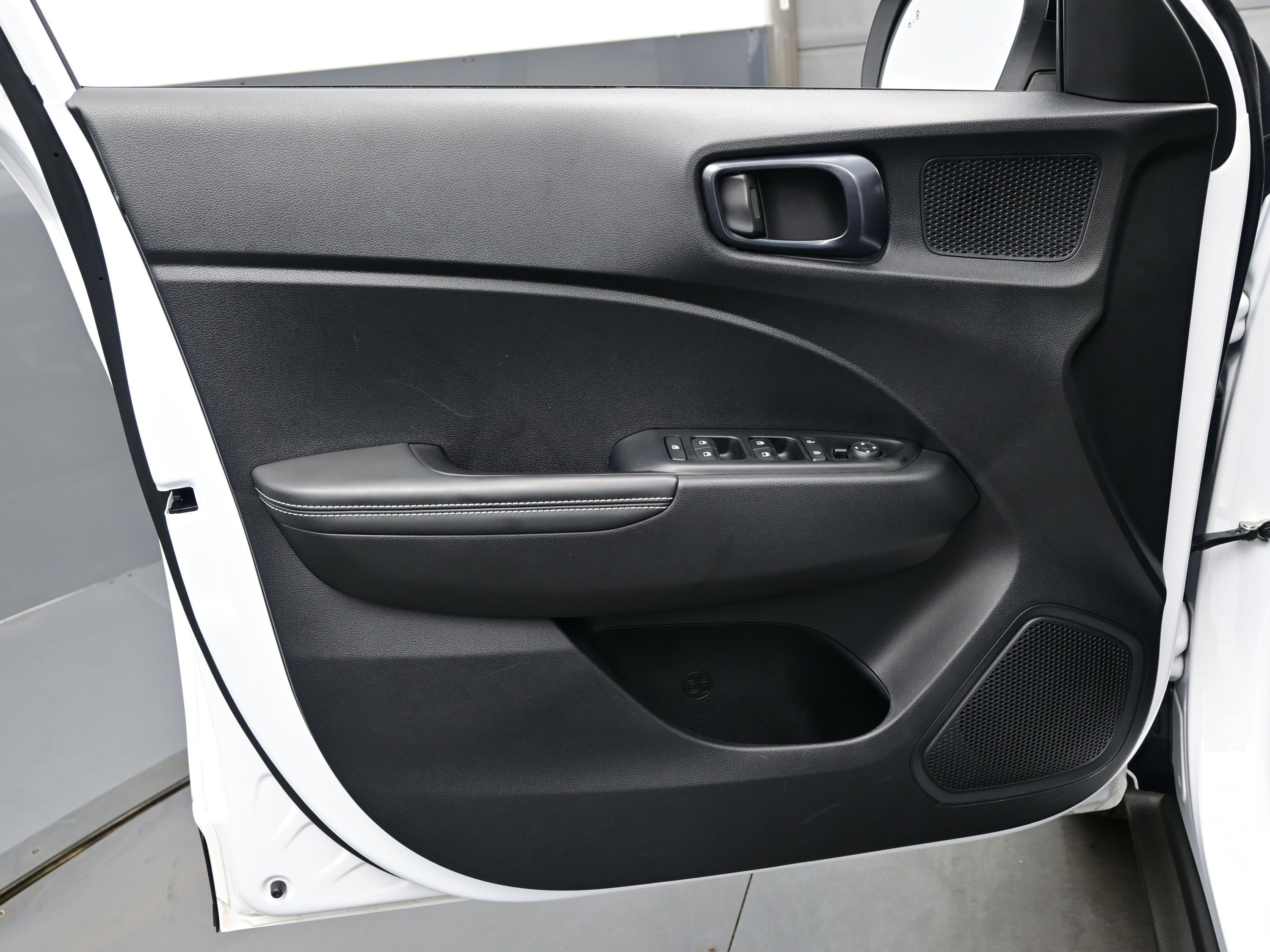 Certified 2025 Hyundai Venue Limited image 9