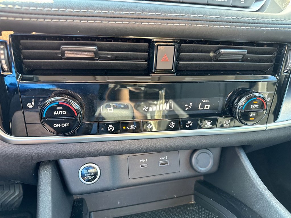 Used 2023 Nissan Rogue SV w/ SV Premium Package image 15