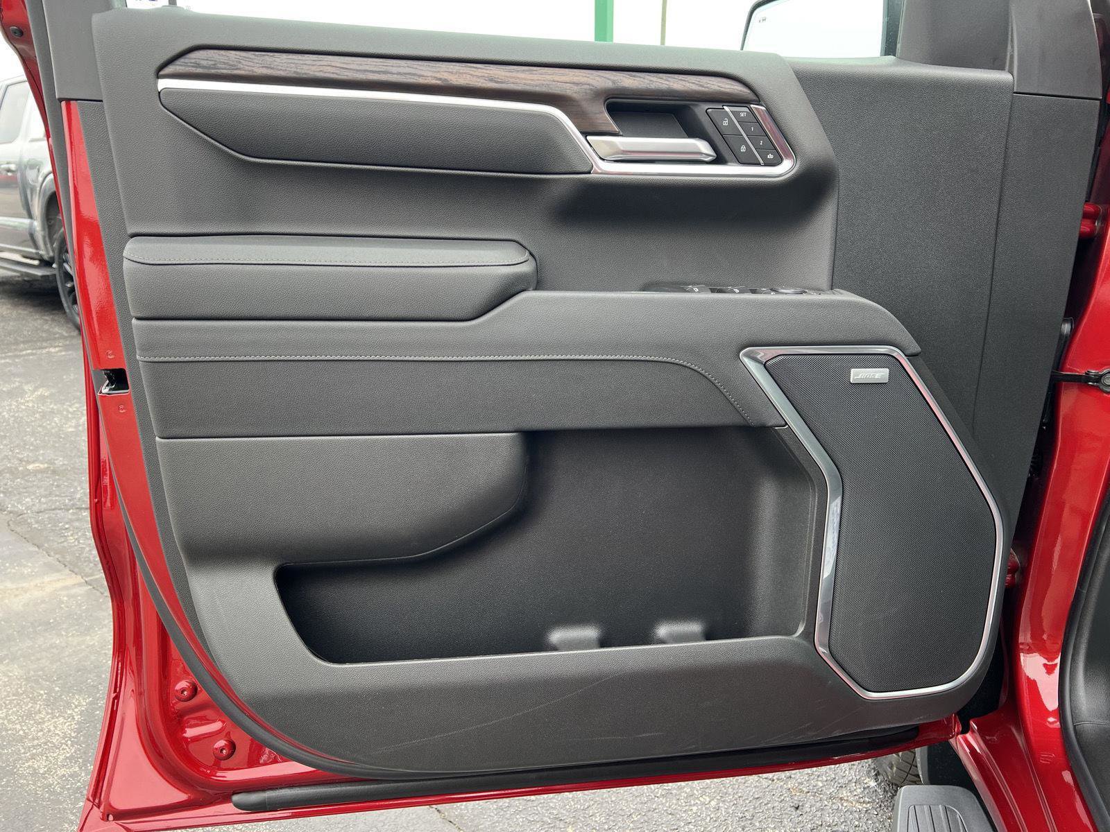 New 2026 GMC Sierra 1500 SLT image 16