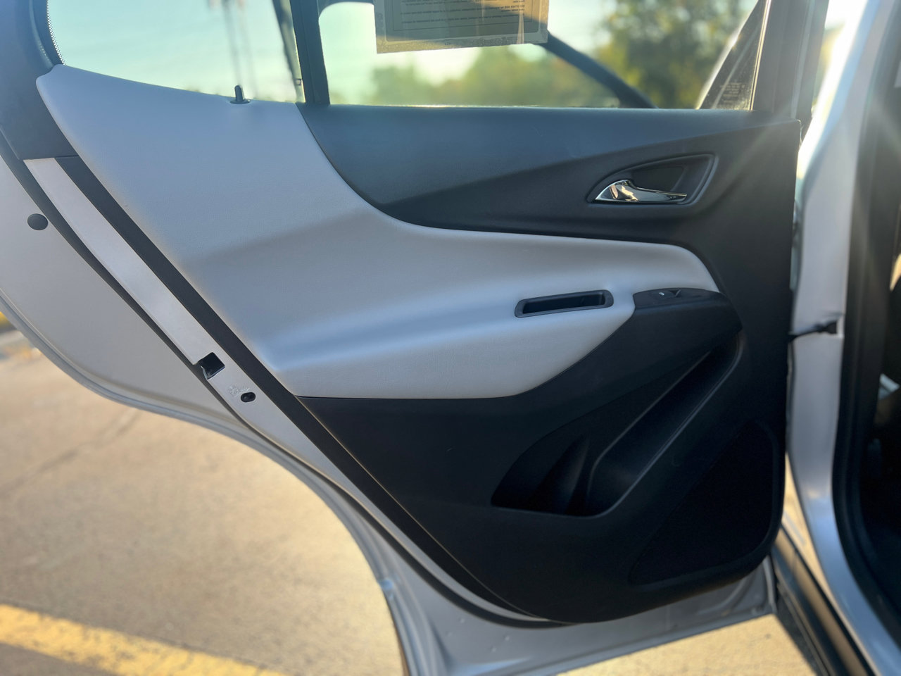 Used 2020 Chevrolet Equinox LT w/ Driver Convenience Package image 30