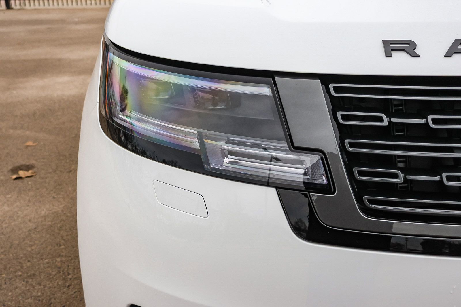 New 2026 Land Rover Range Rover SE image 15