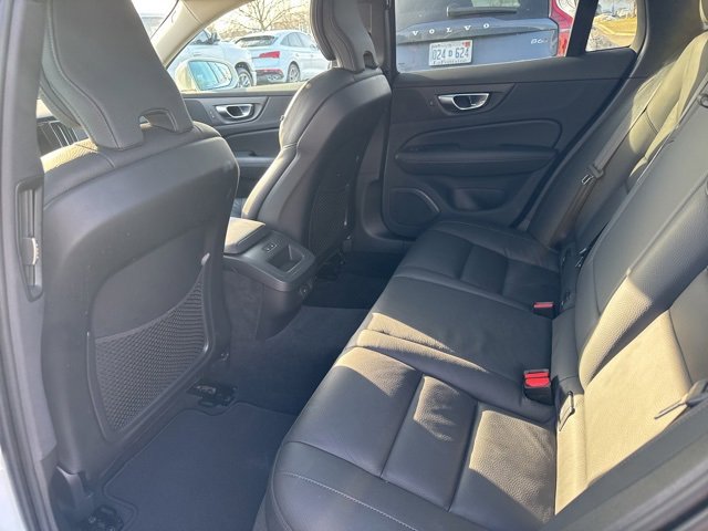 Used 2025 Volvo V60 B5 Cross Country Plus image 7