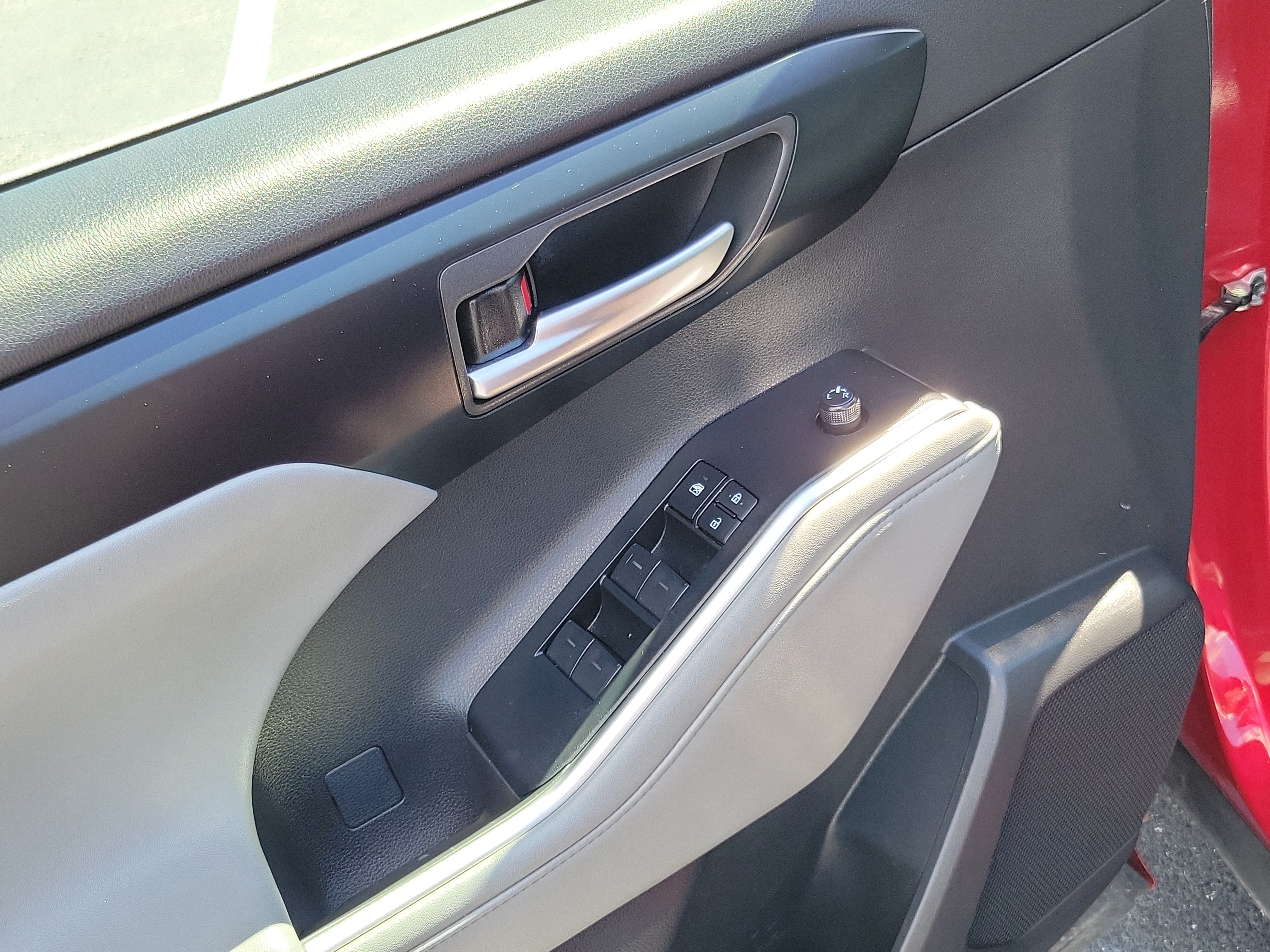 Certified 2025 Toyota Highlander XLE FWD image 23