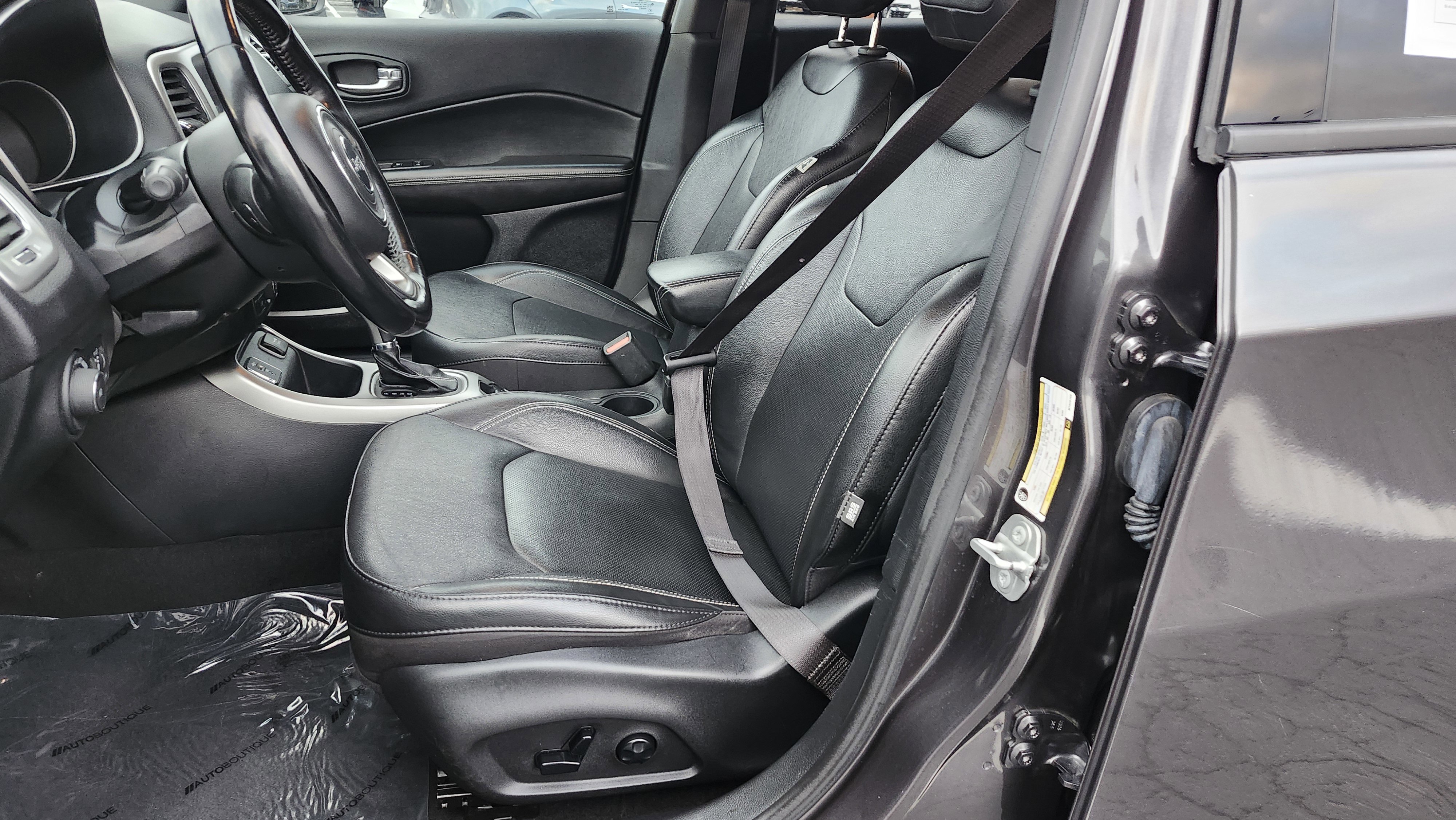 Used 2021 Jeep Compass Latitude w/ Driver Assistance Group image 24