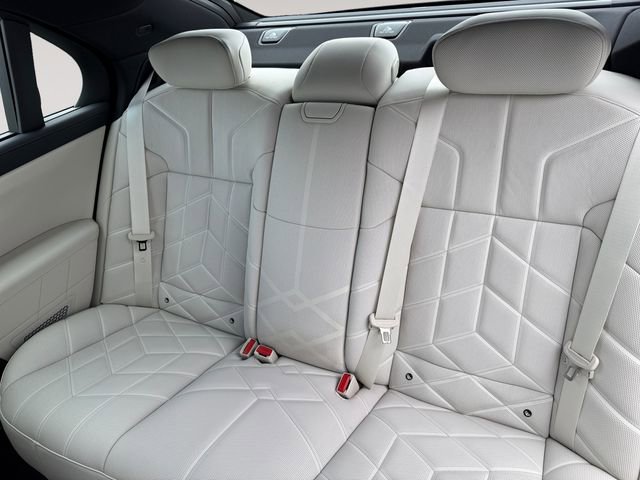 New 2026 BMW 750e xDrive w/ Executive Package AWD/4WD image 13