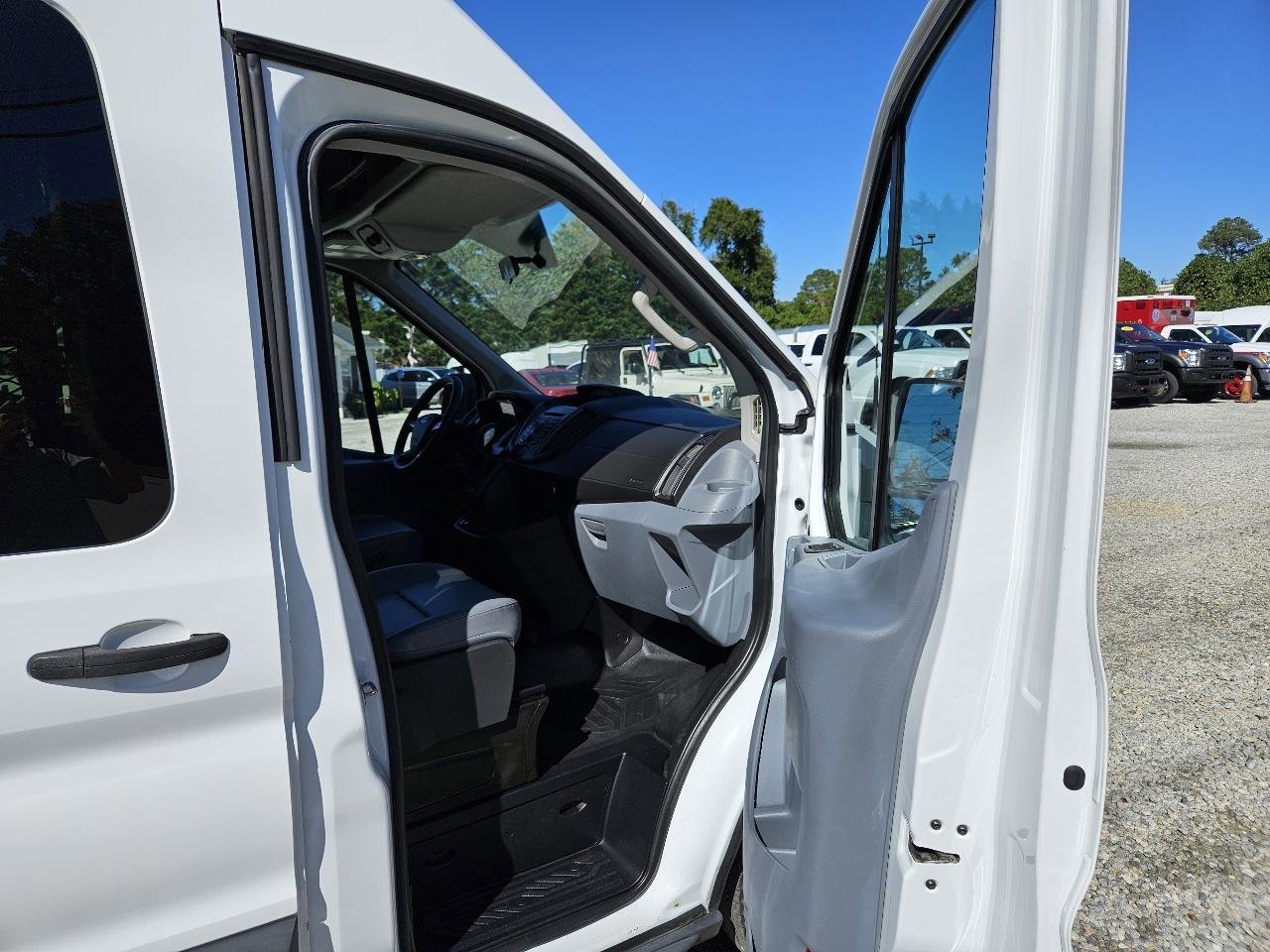 Used 2017 Ford Transit 350 XL RWD image 27
