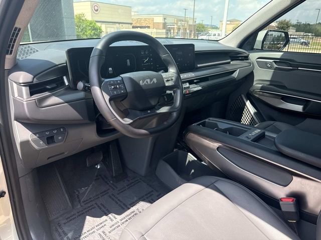 Used 2024 Kia EV9 Light Long Range RWD image 25