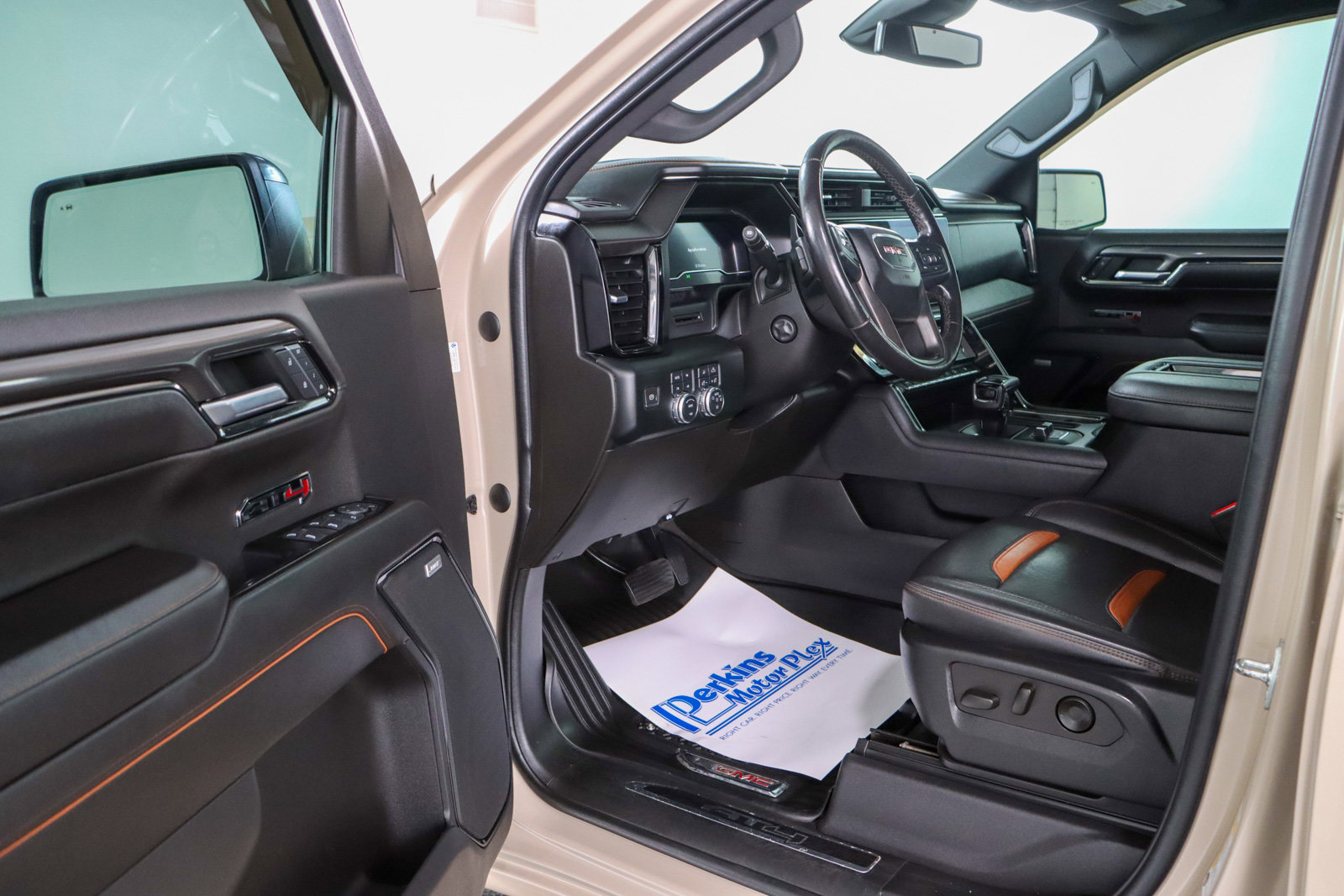 Used 2022 GMC Sierra 1500 AT4 w/ AT4 Premium Package image 4