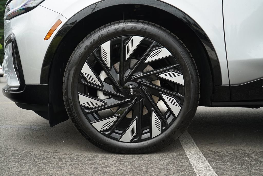 Certified 2025 Lincoln Nautilus Reserve AWD/4WD image 40