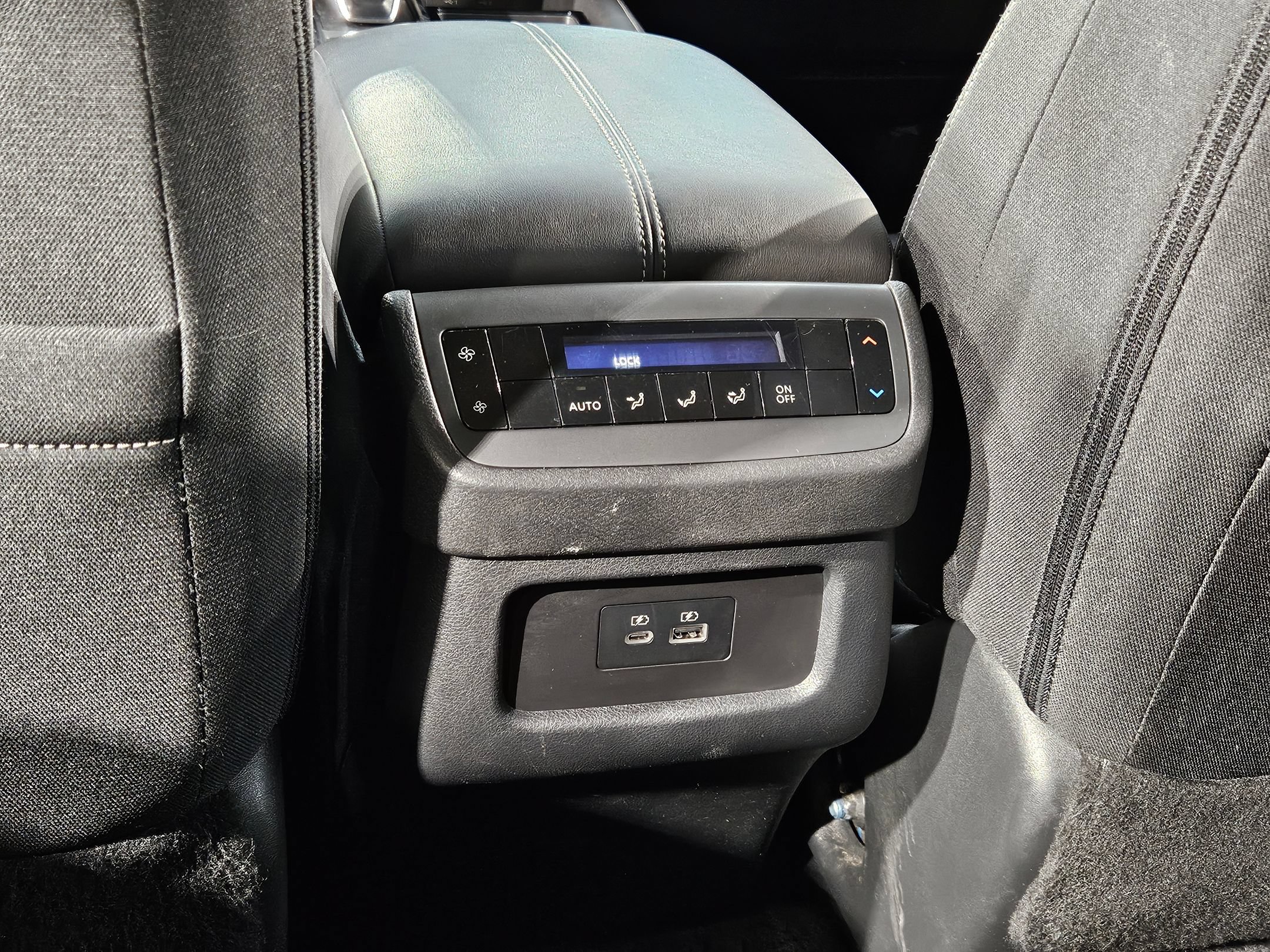Used 2024 Nissan Pathfinder SV AWD/4WD image 36