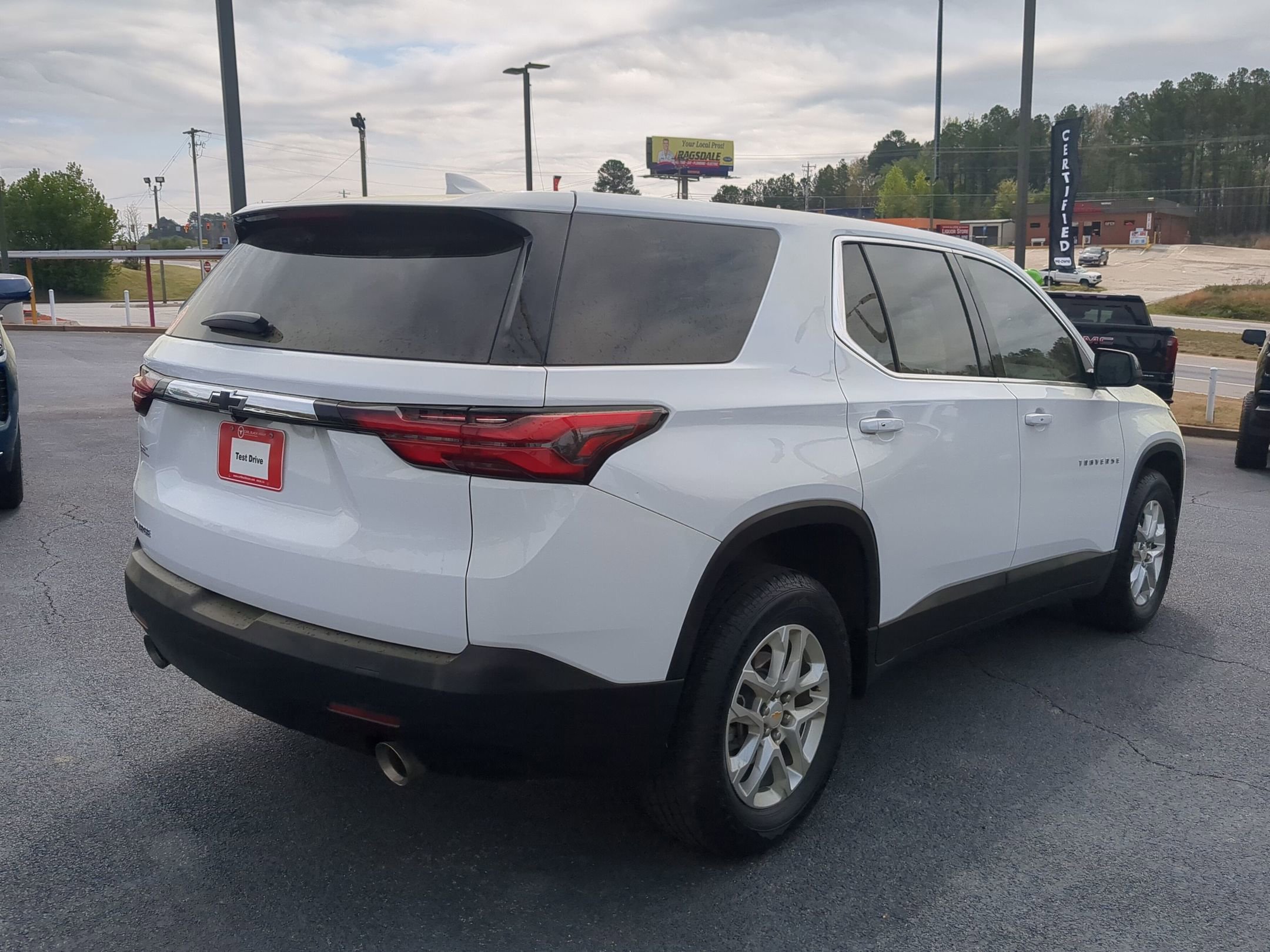 Used 2023 Chevrolet Traverse LS FWD image 5