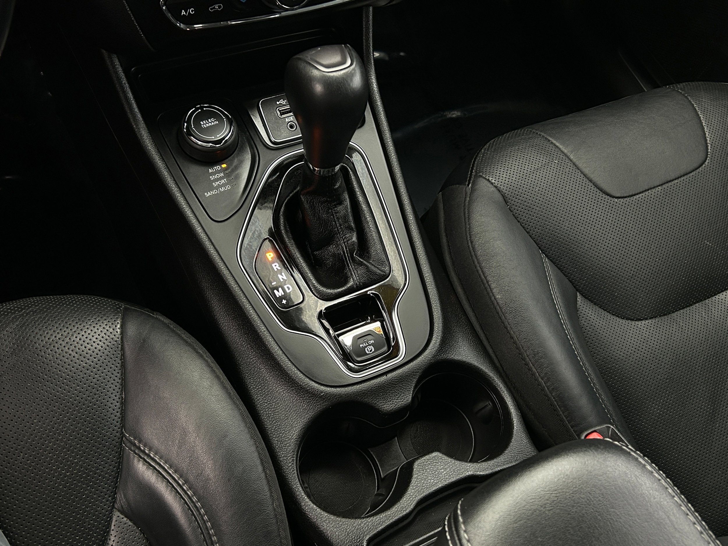 Used 2020 Jeep Cherokee Limited AWD/4WD image 13
